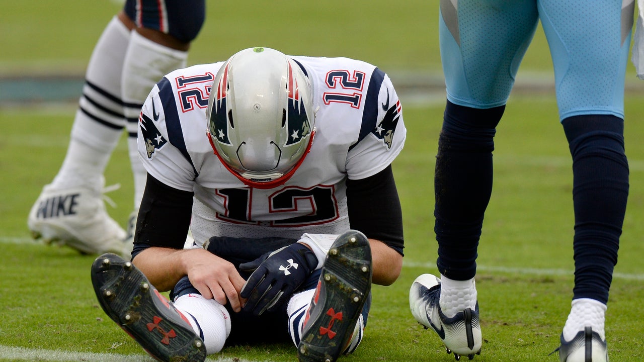Vrabel’s Titans rout New England 34-10, snap Pats’ streaks